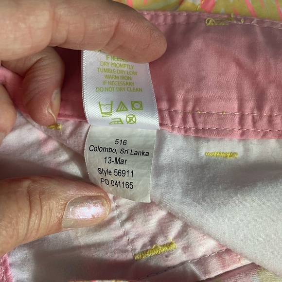 Lilly Pulitzer Buttercup Women’s Shorts. Salmon pink floral. Size 4. 100% cotton - Picture 11 of 14